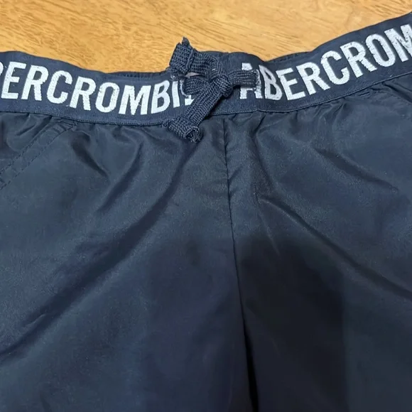 Girls Abercrombie Shorts - Picture 2 of 5